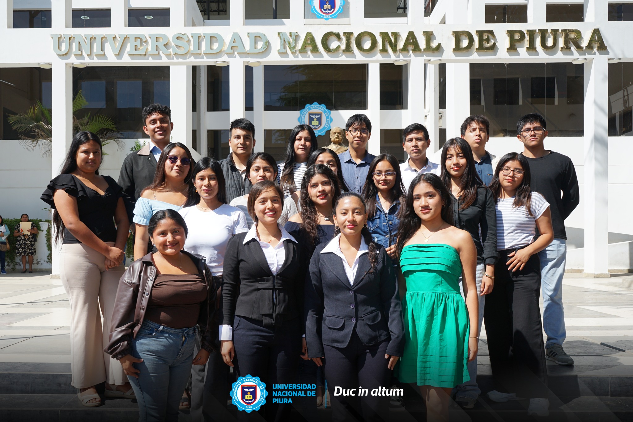 Estudiantes reciben cartas de invitación para realizar Movilidad Estudiantil en cinco universidades de España