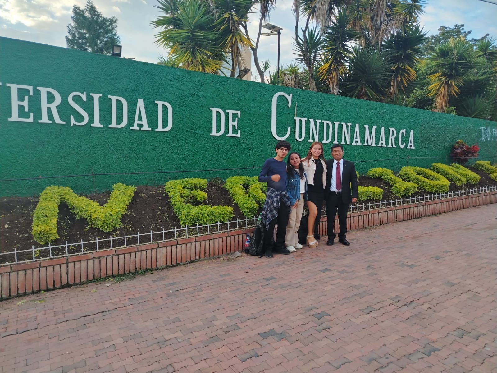Rector de la UNP se reúne con alumnos de intercambio en Colombia