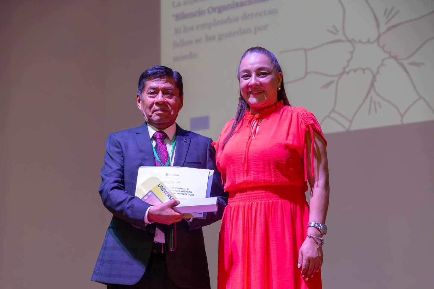 Rector de la UNP destaca en congreso internacional en Colombia con ponencia sobre «Cultura de innovación basada en evidencia»